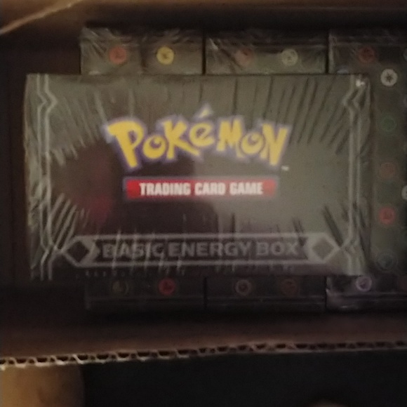 π Pokemon Basic Energy Box - Picture 2 of 4